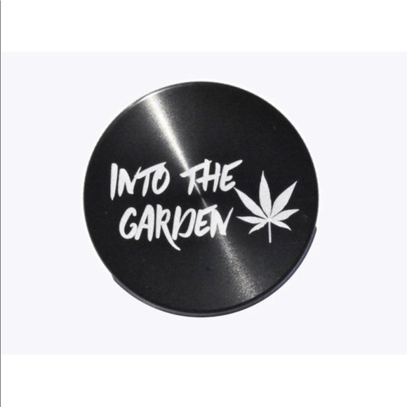 Black Metal Herb Spice Grinder 4 Piece - Picture 2 of 4